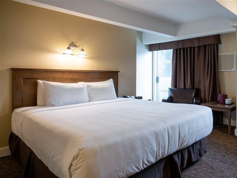 Irwin'S Mountain Inn Банф Экстерьер фото