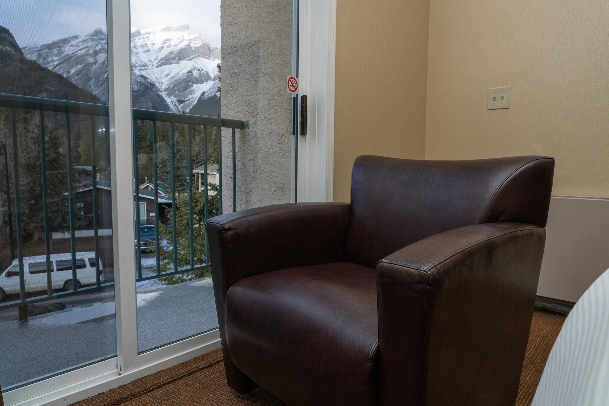 Irwin'S Mountain Inn Банф Экстерьер фото