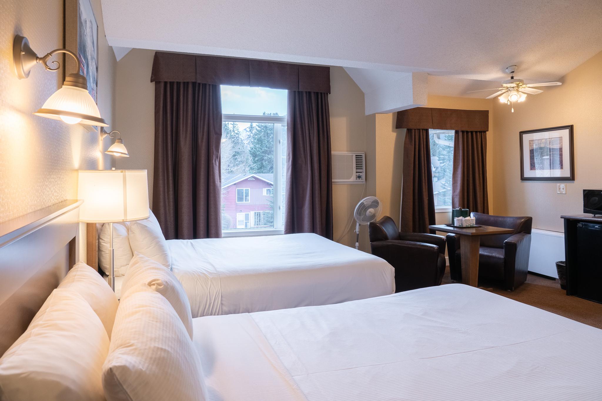 Irwin'S Mountain Inn Банф Экстерьер фото