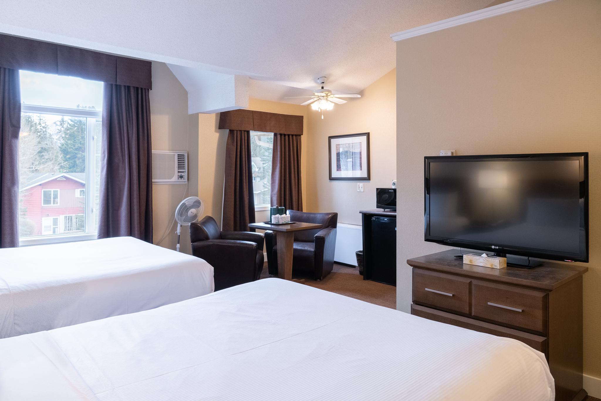 Irwin'S Mountain Inn Банф Экстерьер фото