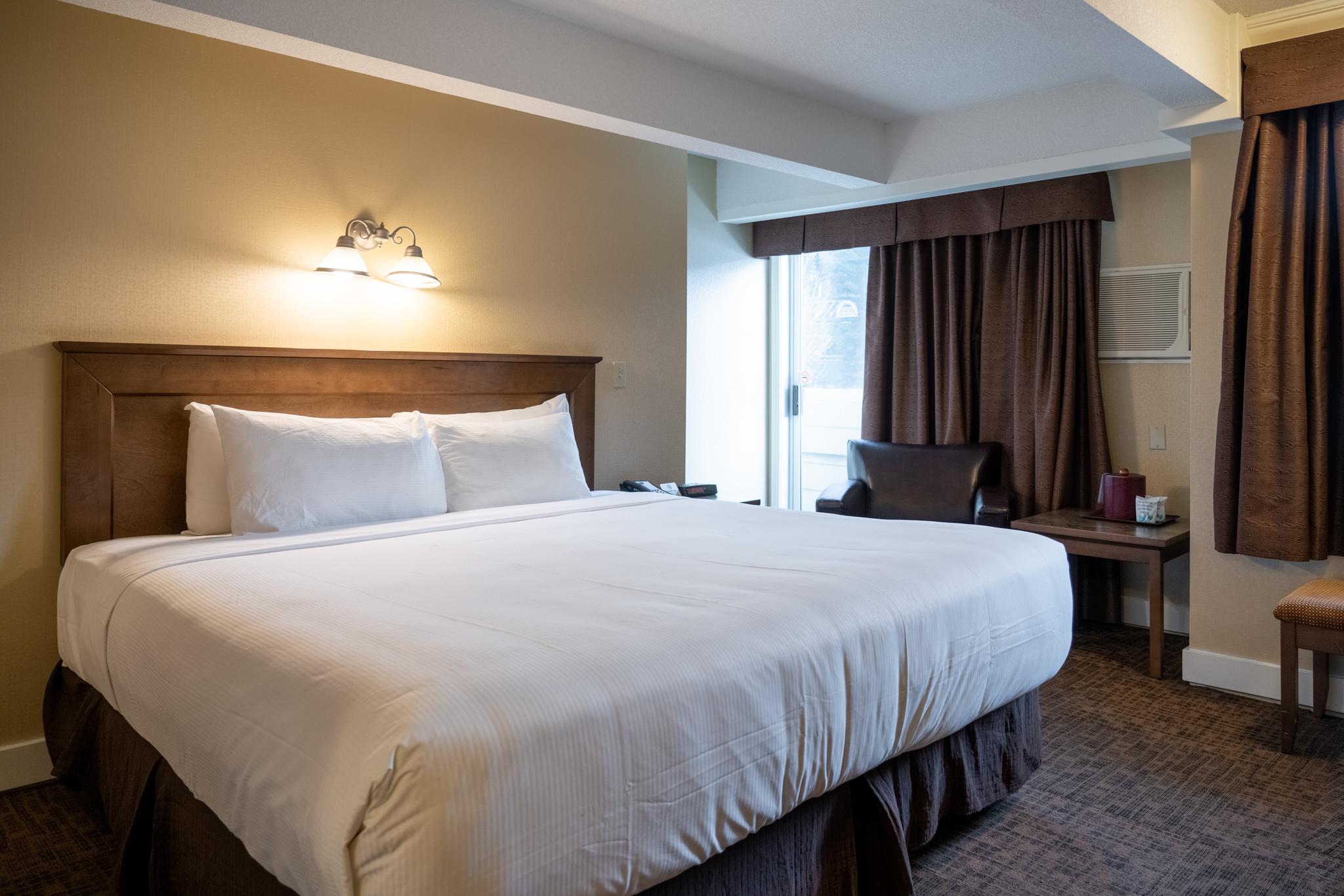 Irwin'S Mountain Inn Банф Экстерьер фото