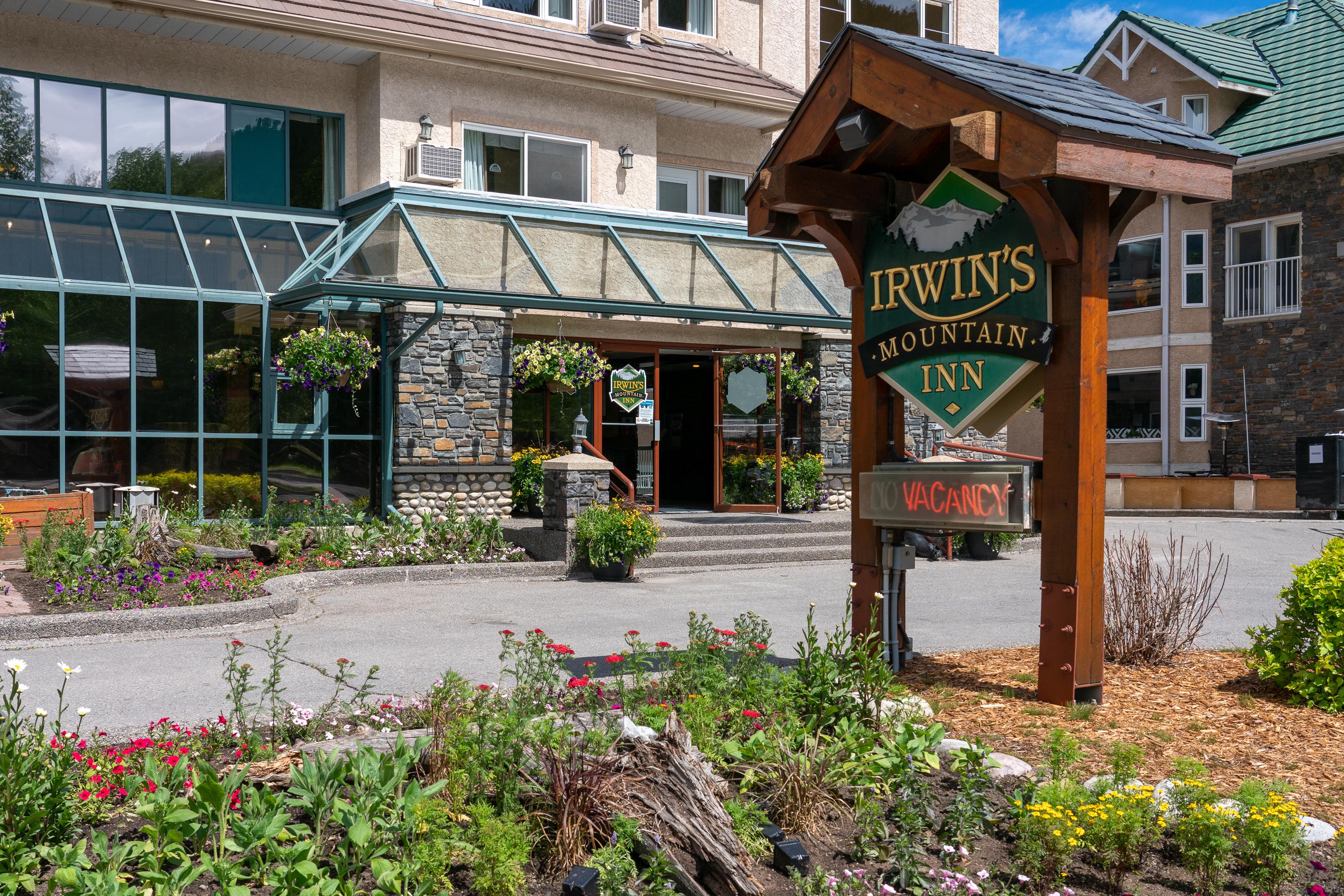 Irwin'S Mountain Inn Банф Экстерьер фото