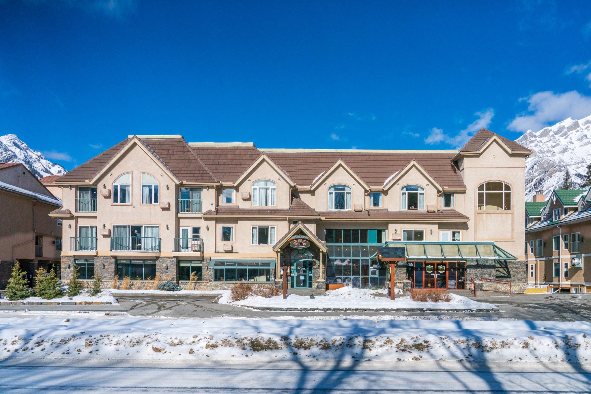 Irwin'S Mountain Inn Банф Экстерьер фото