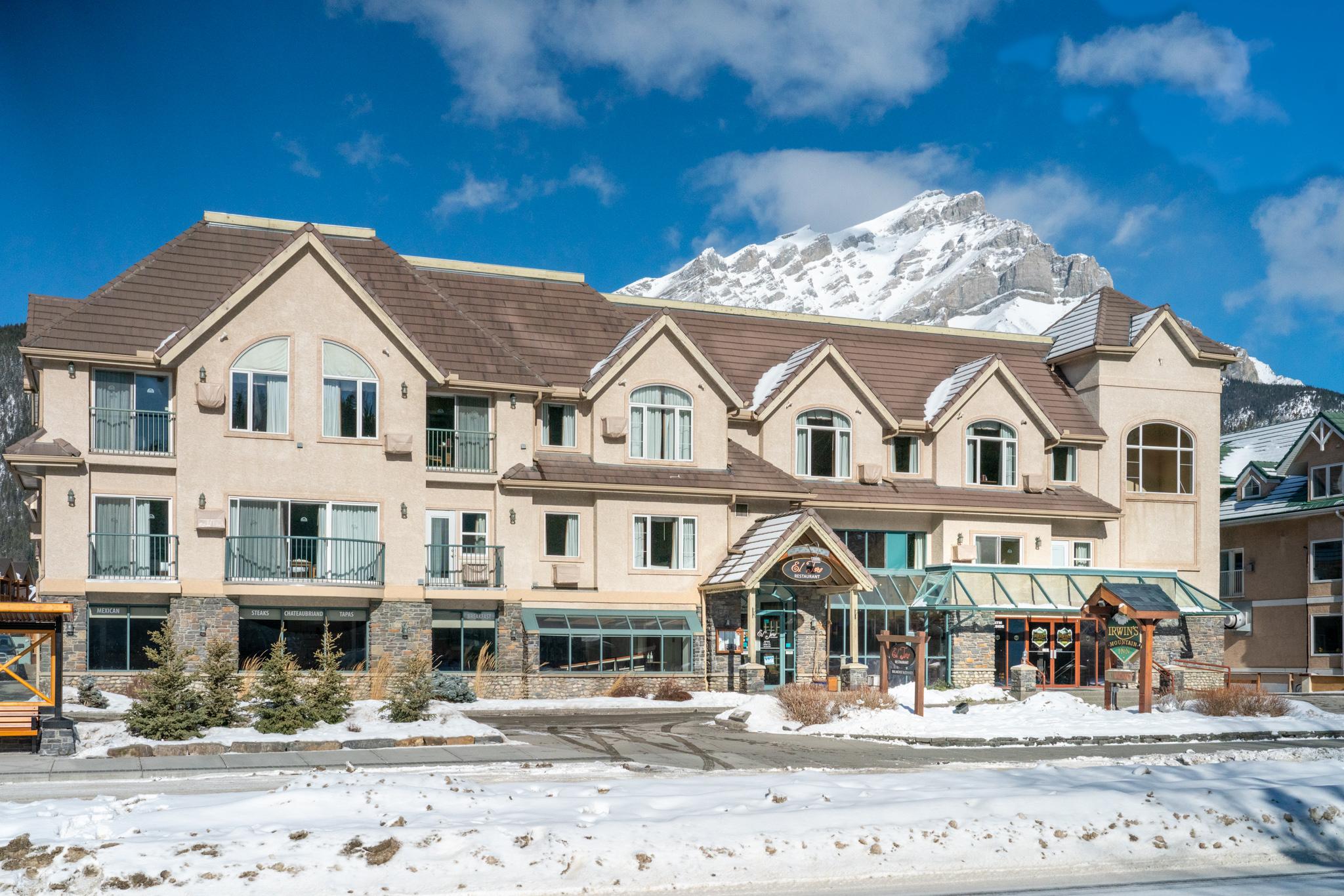 Irwin'S Mountain Inn Банф Экстерьер фото
