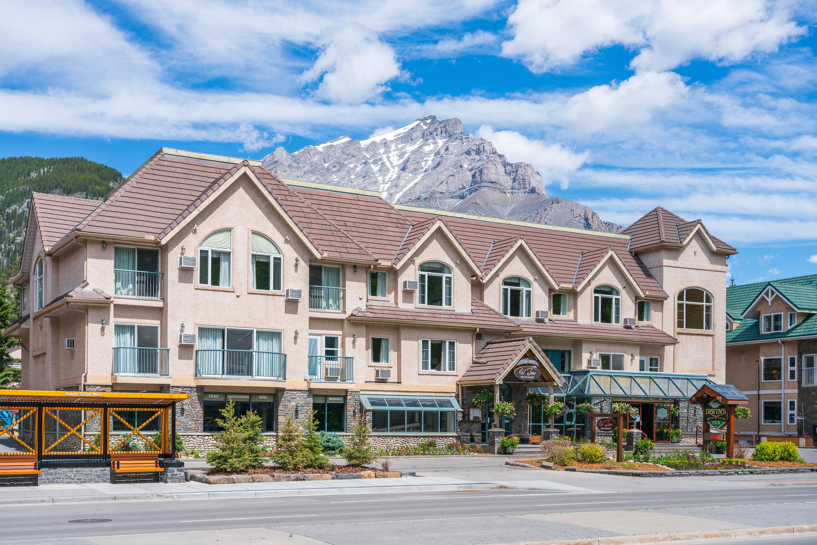 Irwin'S Mountain Inn Банф Экстерьер фото