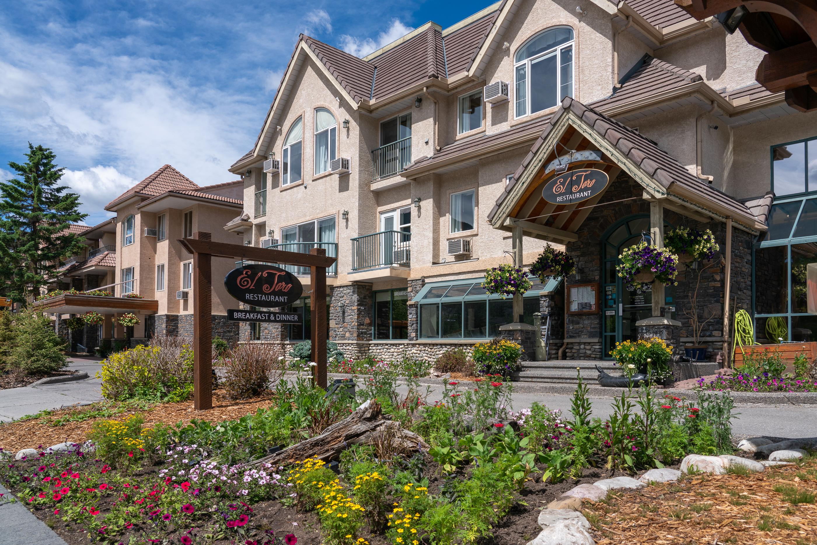 Irwin'S Mountain Inn Банф Экстерьер фото