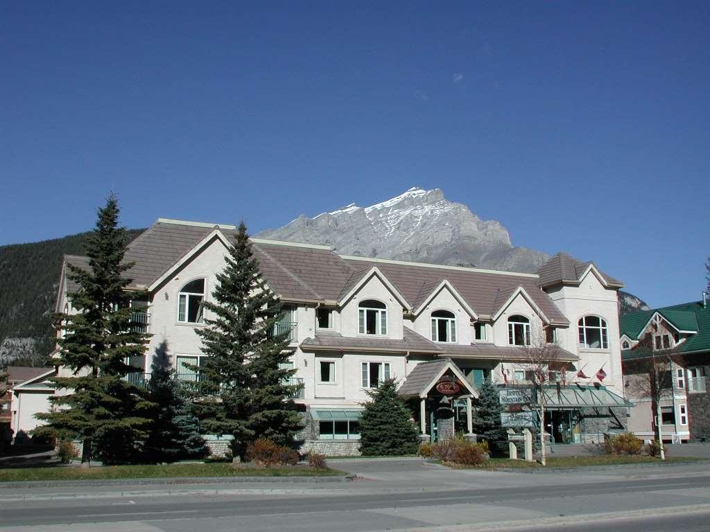 Irwin'S Mountain Inn Банф Экстерьер фото
