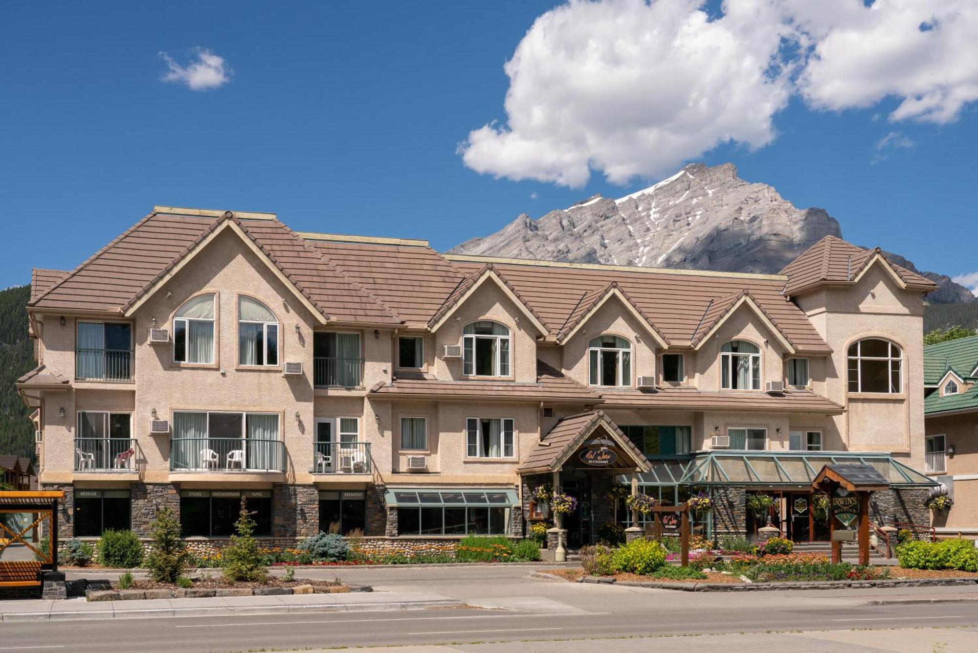 Irwin'S Mountain Inn Банф Экстерьер фото