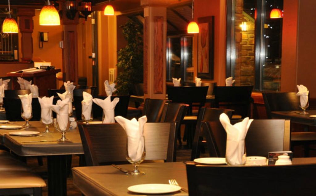 Irwin'S Mountain Inn Банф Экстерьер фото