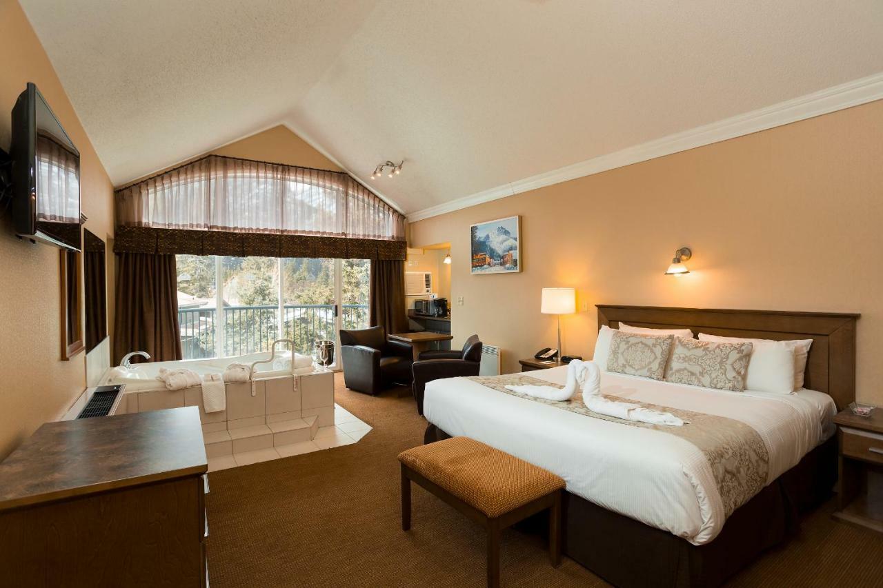 Irwin'S Mountain Inn Банф Экстерьер фото