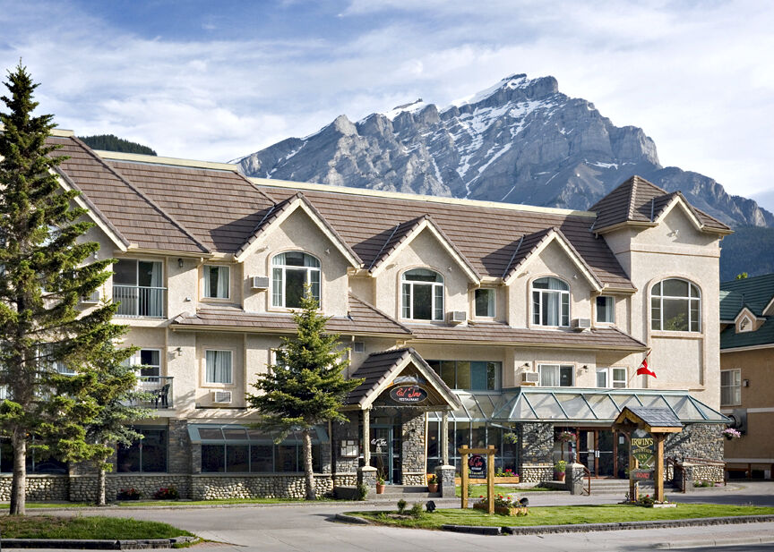 Irwin'S Mountain Inn Банф Экстерьер фото