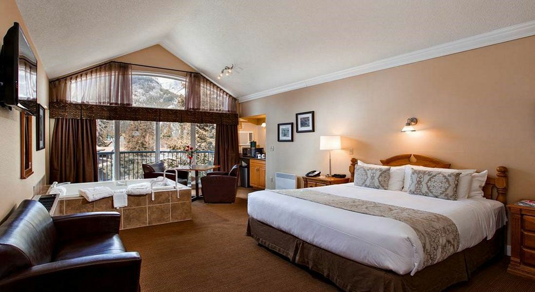Irwin'S Mountain Inn Банф Экстерьер фото