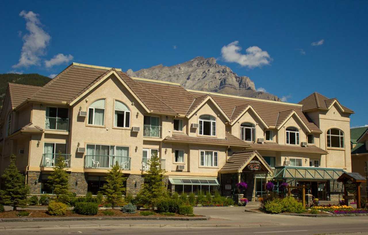 Irwin'S Mountain Inn Банф Экстерьер фото